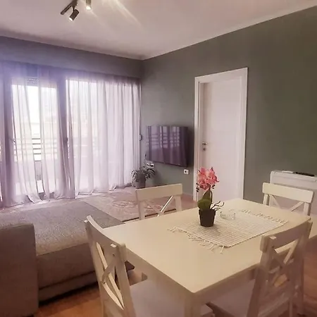 Flower Free Private Parking Daire