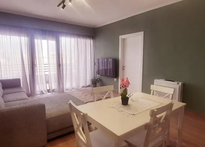 Flower Free Private Parking Lejlighed Tirana